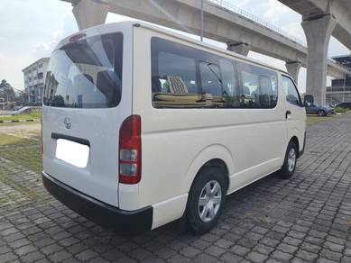 Toyota HIACE 2.5 (M) 14 Seat Window Van