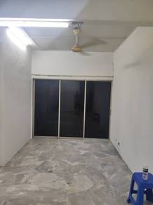 High floor greenery view good for own stay or investment