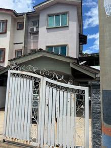 Spacious Modern Comfort 3 Storey Link House 4R4B Freehold