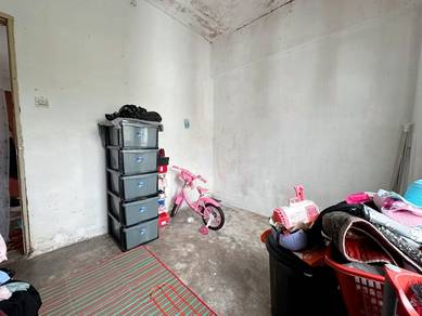 Flat Taman Molek-3