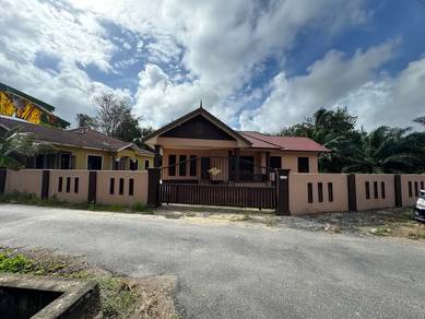 Banglo Setingkat Kampung Surau Haji Yaakob , Bukit Payung