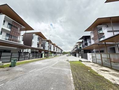 Windsor Estate  3 Storey Detached House For Sale