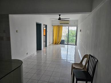 Pangsapuri Perdana, Seksyen 13. Partially Furnish With Aircond.