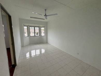 Tip Top Clean Impian Apartment Hous Damansara Damai Petaling Jaya sale
