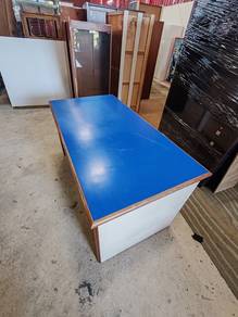 Meja biru