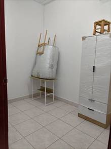 Room at Taman Kolombong For Rent