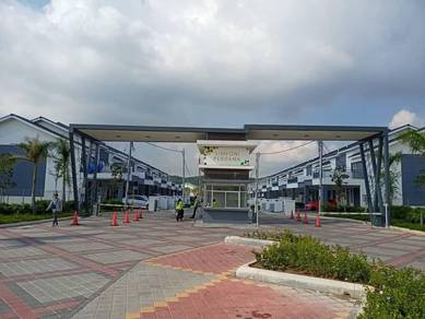Partially Furnished!!!! LBS Simfoni Perdana Townhouse, Puncak Alam