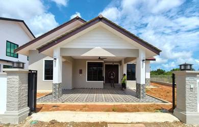 Rumah BANGLO CORNER LOT JALAN TAMAN SEMARAK GONG BADAK KUALA NERUS