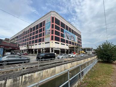 3 Storey Shop Lot Facing Main Road at Tmn Impian Ria Bukit Merjatam