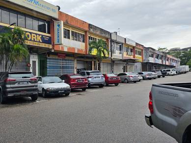 2 sty shop at Bakawali area tmn johor jaya jb