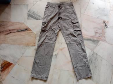Uniqlo Cargo W31-32