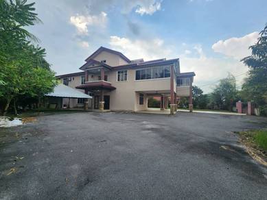 HUGE UNIT RENO CORNER LOT 13000Sqft  Banglo 2 Sty Desa Pinggiran Putra