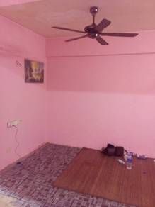 Taman bukit jambul Un-furnished Free parking 550 sqft Bumi lot