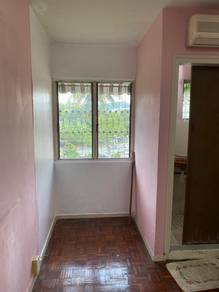 Seksyen 2 flat , 700sf , 3r2b , basic , block a1 ,  wangsa maju