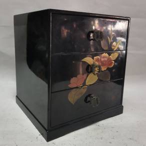 Japanese Showa lacquerware three-layer chest of dr