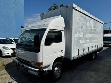 11 Nissan UD YU41 Curtain Sider 20Kaki Boleh Loan