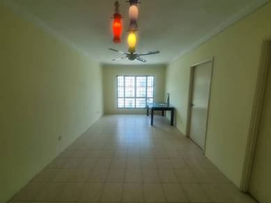 Pusat Komersial, Seksyen 7. Partially Furnish. Near to UITM & I-City.