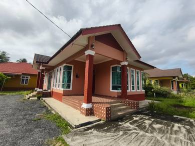 BaNGLO TERLAMPAU MURAH DEKAT PINTU MASUK UMK, UPTOWN JELAWAT KG MUJUR