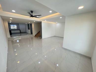 Fully Renovated Double Storey Terrace @ near Larkin 20 Min to CIQ