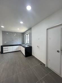 Fully Renovated Double Storey Terrace @ near Larkin 20 Min to CIQ