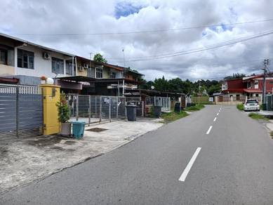 2 Sty terrace Dah Yeh Villa / Damai