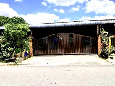 Teres Setingkat Taman Lobak Indah