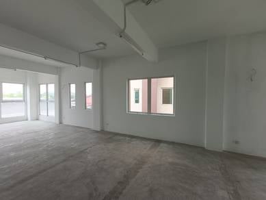 Enbloc 3-storey shop lot opp. Klang Parade LRT 3, UOB Bank for Rent