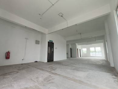Enbloc 3-storey shop lot opp. Klang Parade LRT 3, UOB Bank for Rent