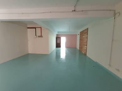 Enbloc 3-storey shop lot opp. Klang Parade LRT 3, UOB Bank for Rent