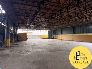 Permatang tinggi warehouse