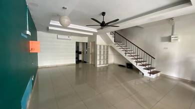 Freehold Renovated Teres 2 Tingkat Semenyih Parklands