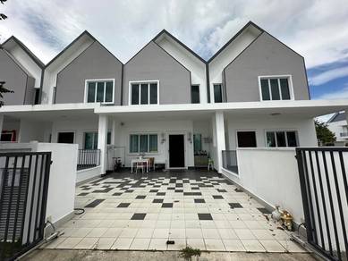 Facing Open 22x70 Teres 2 Tingkat Ebonylane Eco Forest 1, Semenyih