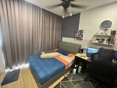 Low Deposit Female Unit Master room for rent@H2O Ara Damansara