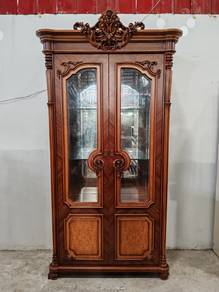 Display kabinet kayu