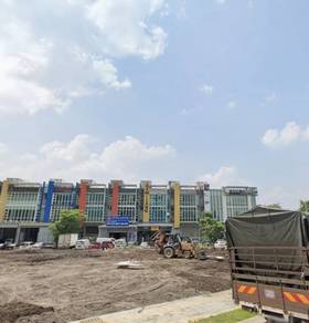 Commercial Land (PRIME LOCATION)