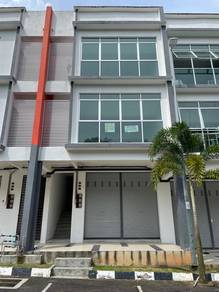 TIGA TINGKAT SHOPLOT DISEWA Jln PT 2, PUSAT KOMERCIAL PUNCAK Taiping