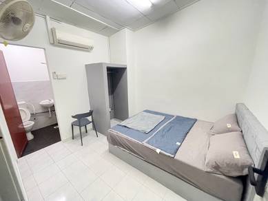 【New Renovated】Jalan Rusa Aircon Master Room Near to CIQ