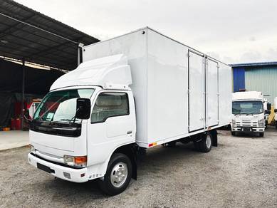 Nissan UD YU41H4 UBS 4.6 2003 20ft Box Kotak