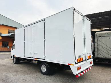 Nissan UD YU41H4 UBS 4.6 2003 20ft Box Kotak