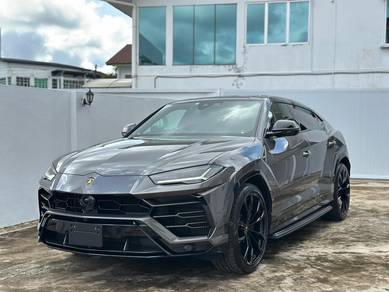 Lamborghini Urus with Akrapovic Exhaust