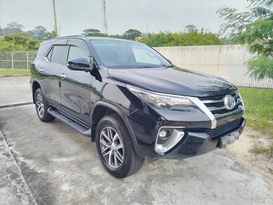 Toyota FORTUNER 2.4 VRZ 4x4 6-speed (A)