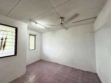 FLAT PKNS SEKSYEN 20 SHAH ALAM  JALAN TUPAI Full Loan for sale