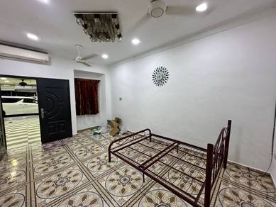 Taman Universiti Renovated Jalan Kemuliaan Single Storey For Sale
