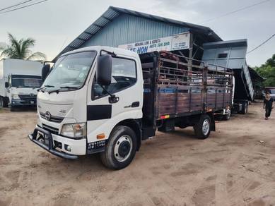 14ft Hino XZU600R Kargo Am (UBS) Enjin Hijau