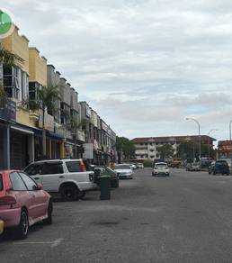Below Market 3 Units in a Row Renovated 2½ Storey Shoplots For Sale ‼️