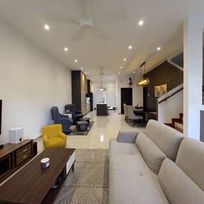 Intermediate Renovated Double Storey Alam Impian