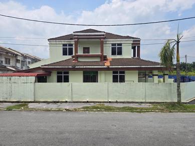 Double Storey House Corner At Taman Pinji Ria, Ipoh, Perak.