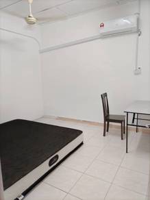 Room at Taman Kolombong For Rent