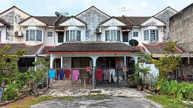 Freehold House For Sale at Sri Gombak Batu Caves, near shops, school