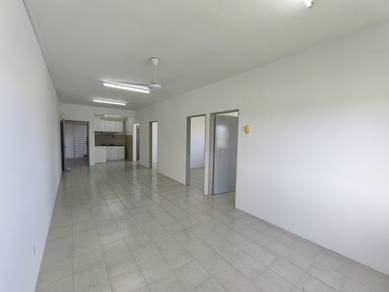 With lift, refurbished unit, long term rental, good view, move in now